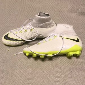 Nike kids Hypervenom Phantom III Elite Soccer